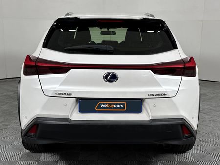 2020-Lexus-UX-250h-EX_17