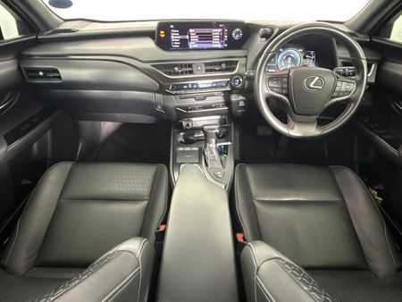 2020-Lexus-UX-250h-EX_1