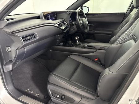 2020-Lexus-UX-250h-EX_8
