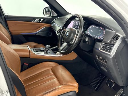 2020-BMW-X5-M50d_9