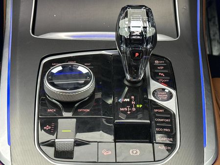 2020-BMW-X5-M50d_10