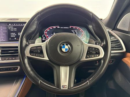 2020-BMW-X5-M50d_12