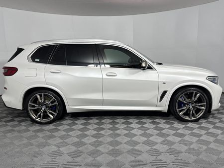 2020-BMW-X5-M50d_17