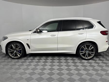 2020-BMW-X5-M50d_19