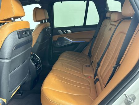 2020-BMW-X5-M50d_3