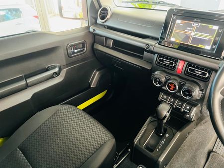 2021-Suzuki-Jimny-15-GLX-Auto_14