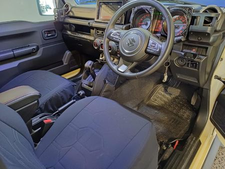 2025-Suzuki-Jimny-15-GLX-Auto_18
