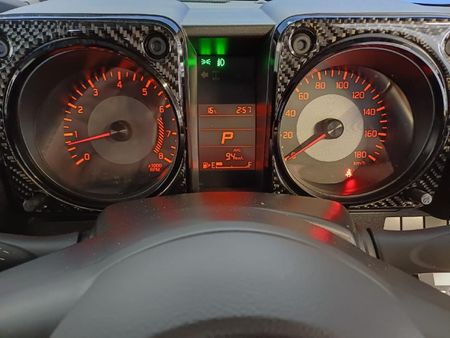 2025-Suzuki-Jimny-15-GLX-Auto_8