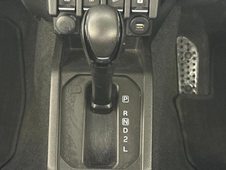 2022-Suzuki-Jimny-15-GL-Auto_10