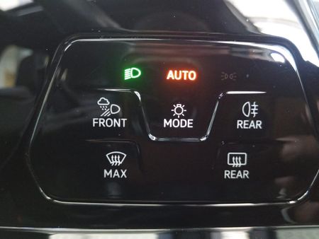 2024-Volkswagen-Golf-8-20-TSI-R-DSG_15