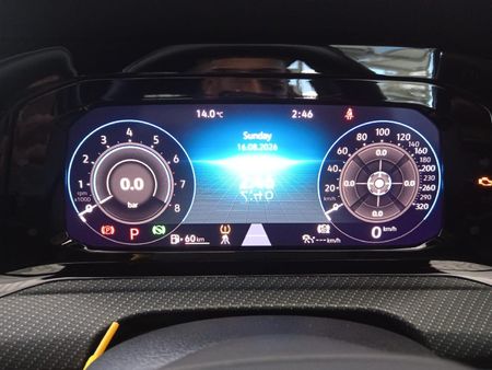 2024-Volkswagen-Golf-8-20-TSI-R-DSG_16