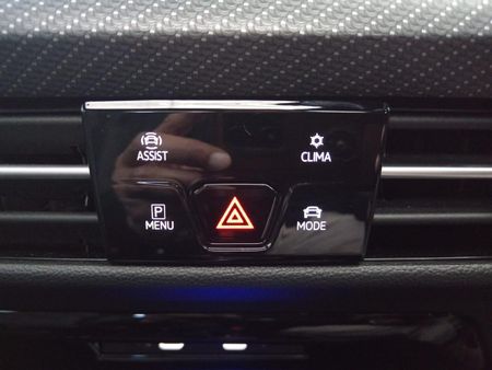 2024-Volkswagen-Golf-8-20-TSI-R-DSG_18