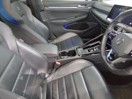 2024-Volkswagen-Golf-8-20-TSI-R-DSG_22