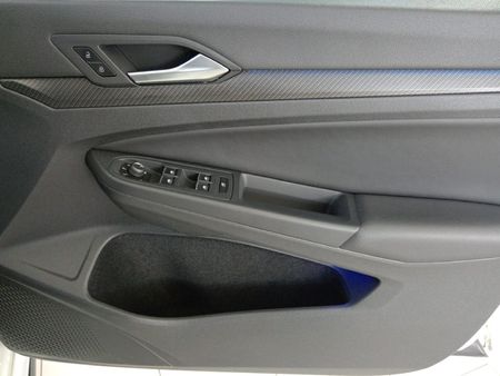 2024-Volkswagen-Golf-8-20-TSI-R-DSG_23