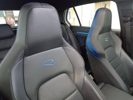 2024-Volkswagen-Golf-8-20-TSI-R-DSG_6