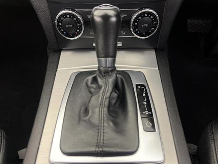 2013-Mercedes-Benz-C-Class-C-180-BE-Avantgarde-Auto_10