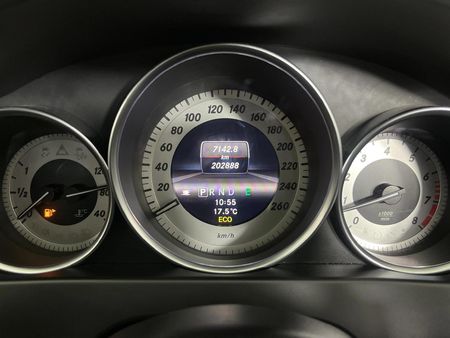 2013-Mercedes-Benz-C-Class-C-180-BE-Avantgarde-Auto_2