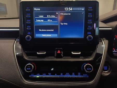 2023-Toyota-Corolla-Cross-18-XS_11