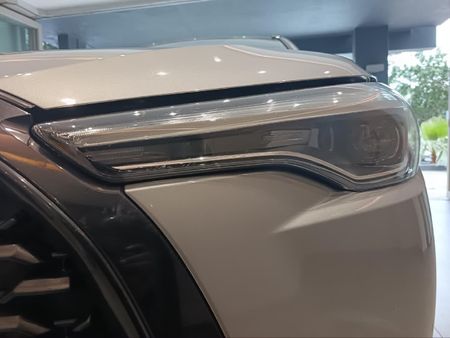 2023-Toyota-Corolla-Cross-18-XS_17