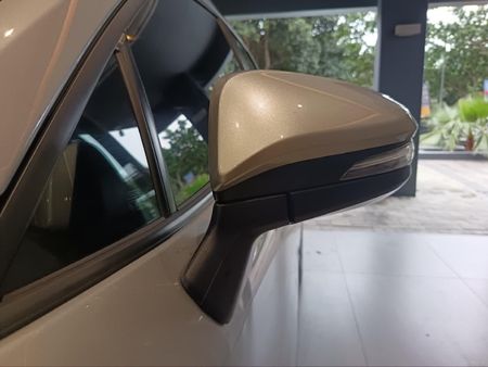 2023-Toyota-Corolla-Cross-18-XS_18