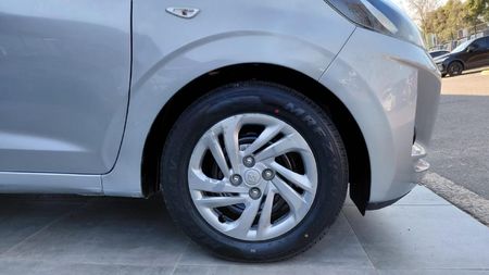 2021-Hyundai-Grand-i10-10-Motion_2