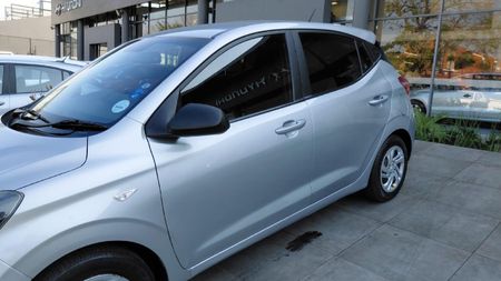 2021-Hyundai-Grand-i10-10-Motion_5