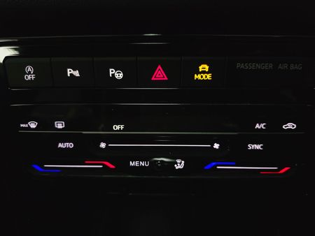 2025-Volkswagen-T-Cross-10-TSI-R-Line-Auto_10