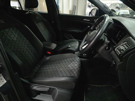 2025-Volkswagen-T-Cross-10-TSI-R-Line-Auto_6