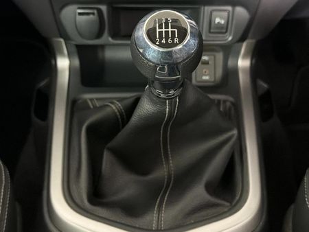 2019-Nissan-Navara-23D-LE-Double-Cab_10
