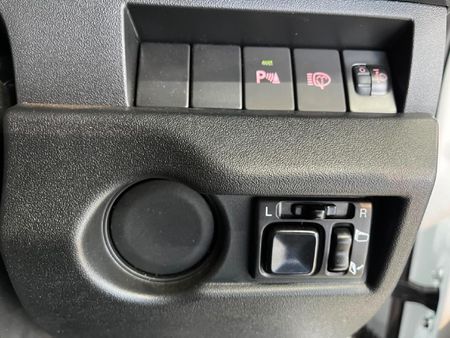 2026-Suzuki-Jimny-15-GLX-Auto_13