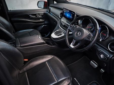 2022-Mercedes-Benz-V-Class-V-300d-Avantgarde-AMG-Line_9