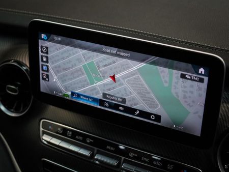 2022-Mercedes-Benz-V-Class-V-300d-Avantgarde-AMG-Line_12