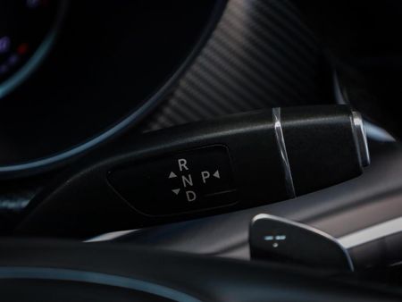 2022-Mercedes-Benz-V-Class-V-300d-Avantgarde-AMG-Line_14