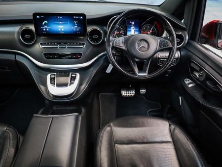 2022-Mercedes-Benz-V-Class-V-300d-Avantgarde-AMG-Line_18