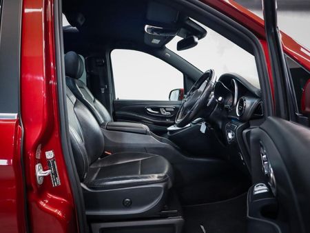2022-Mercedes-Benz-V-Class-V-300d-Avantgarde-AMG-Line_23
