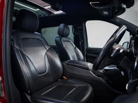 2022-Mercedes-Benz-V-Class-V-300d-Avantgarde-AMG-Line_24