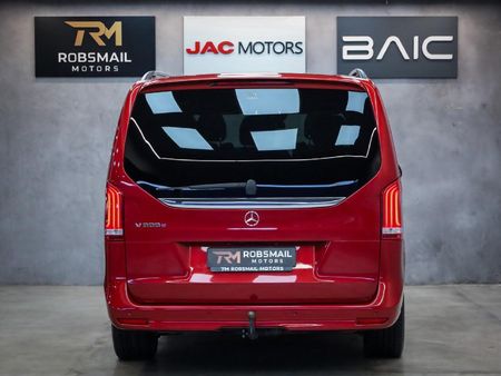 2022-Mercedes-Benz-V-Class-V-300d-Avantgarde-AMG-Line_3