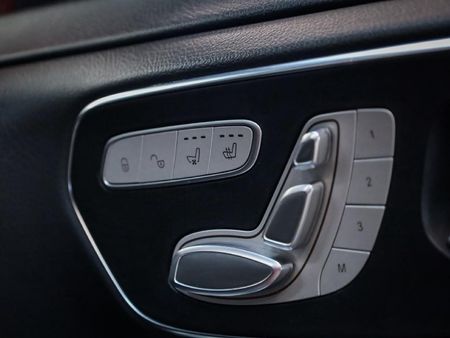 2022-Mercedes-Benz-V-Class-V-300d-Avantgarde-AMG-Line_8