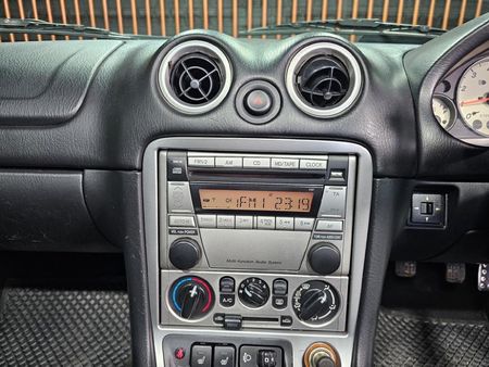 2004-Mazda-MX-5-18i_12