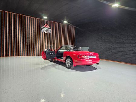 2004-Mazda-MX-5-18i_17