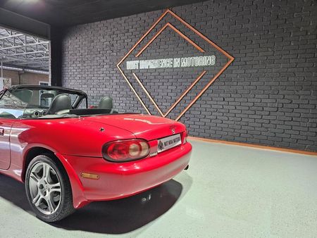 2004-Mazda-MX-5-18i_22