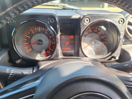 2021-Suzuki-Jimny-15-GLX-Auto_8