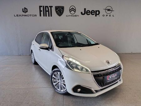 2021-Peugeot-208-12-PureTech-Allure-5-dr_3