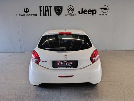 2021-Peugeot-208-12-PureTech-Allure-5-dr_6