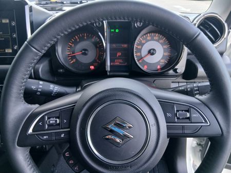 2025-Suzuki-Jimny-15-GLX-Auto_11