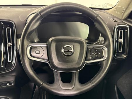 2018-Volvo-XC40-D4-Momentum-AWD_11