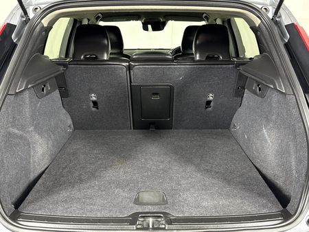 2018-Volvo-XC40-D4-Momentum-AWD_13