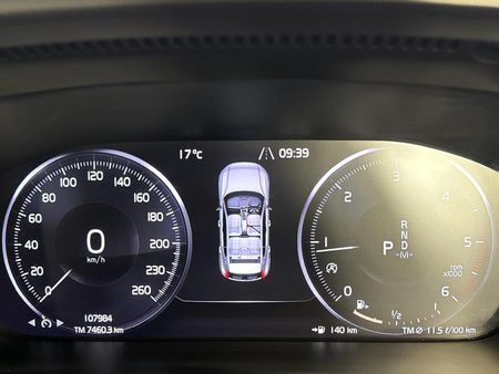 2018-Volvo-XC40-D4-Momentum-AWD_2