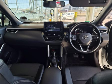 2022-Toyota-Corolla-Cross-18-XS_13