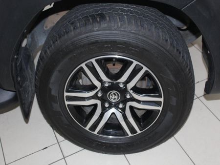 2024-Toyota-Hilux-24GD-6-4x4-Raider-X-Double-Cab_3